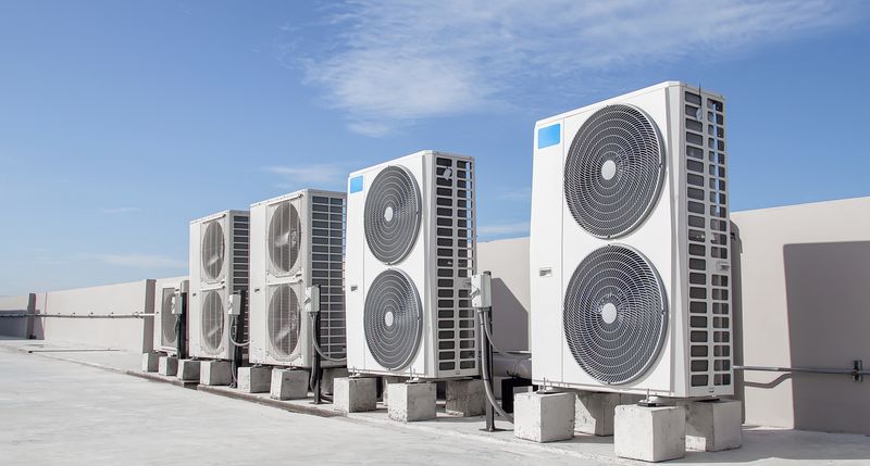 Air conditioning (HVAC) installed on the roof of industrial buildings.