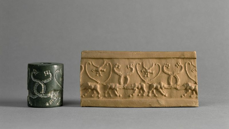 Example of a cylinder seal (left) and its design imprinted onto clay (right)