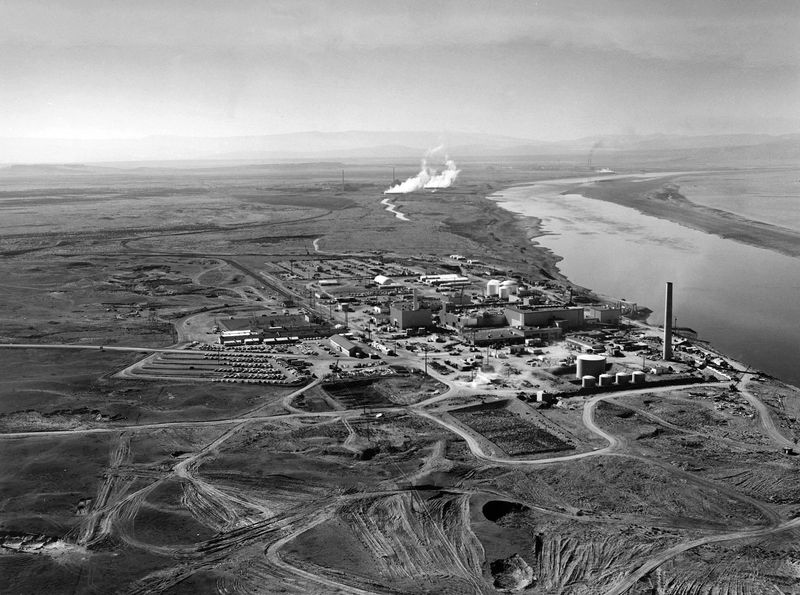 A black and white photograph, taken in 1960, of the Hanford Site along the Columbia River 