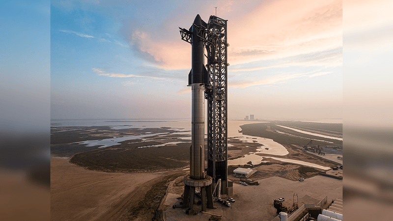 Starship at the Starbase launchpad in Texas waiting for the launch window for its second test flight to open tomorrow.